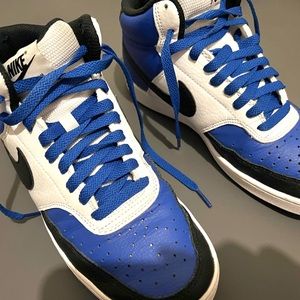 Nike Court Vision Mid Next Nature
Men's Shoe, size 7. White, black and blue.